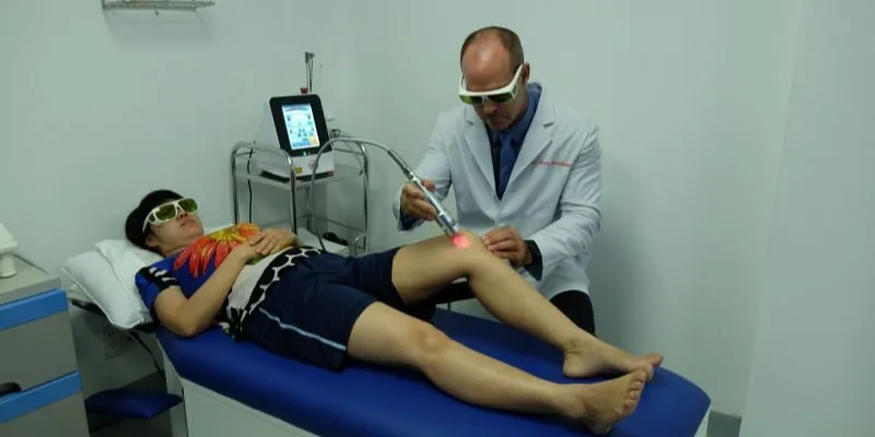 Đi tìm biện pháp xoa dịu cơn đau xương khớp kéo dài
